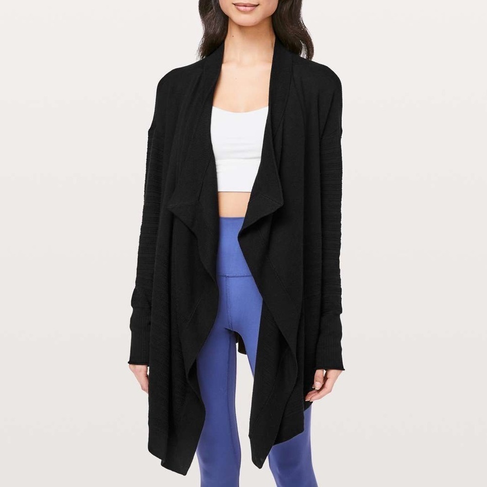 Lululemon Find Your Calm Wrap in Black, Size L ?